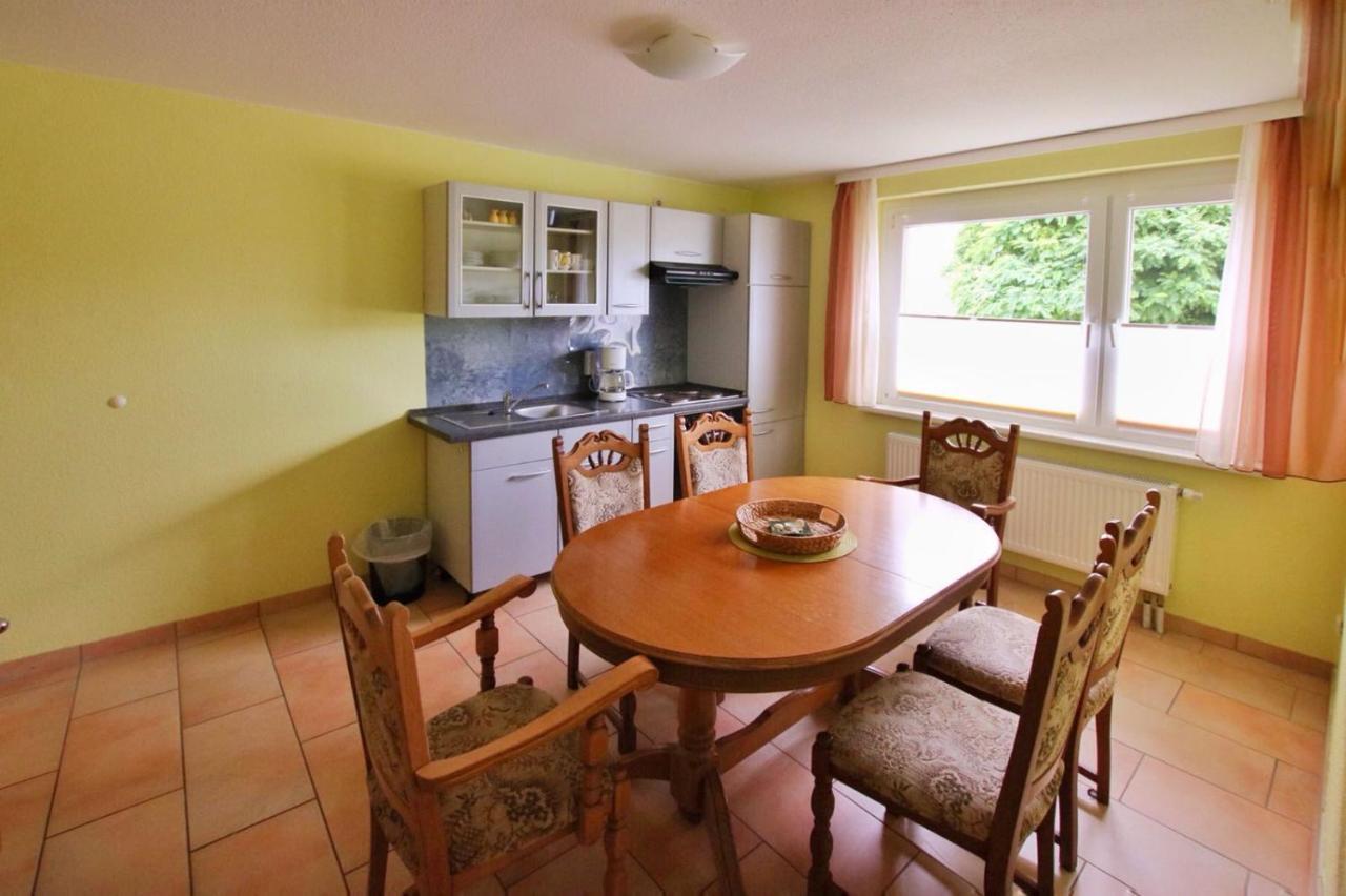 Trinwillershagen Pension " Zu Den Linden" Trin מראה חיצוני תמונה