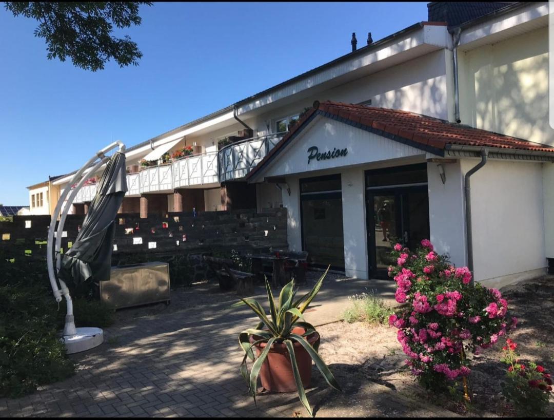 Trinwillershagen Pension " Zu Den Linden" Trin מראה חיצוני תמונה
